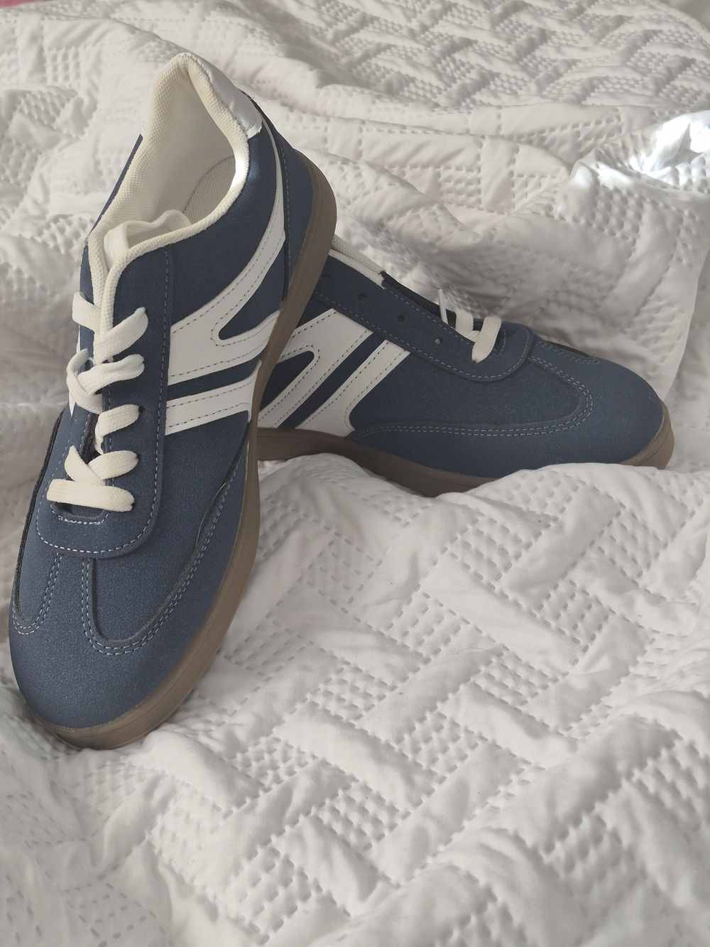 Men's Casual Blue Lace-Up Sneakers with White Accent